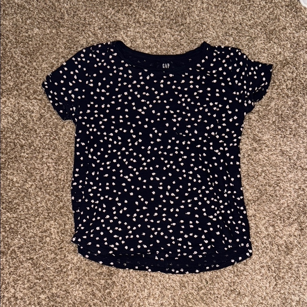GAP Women’s Navy and White floral shirt size small